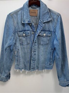 BLANKNYC Light Wash Distressed Cropped Denim Jacket Raw Hem Women’s Large